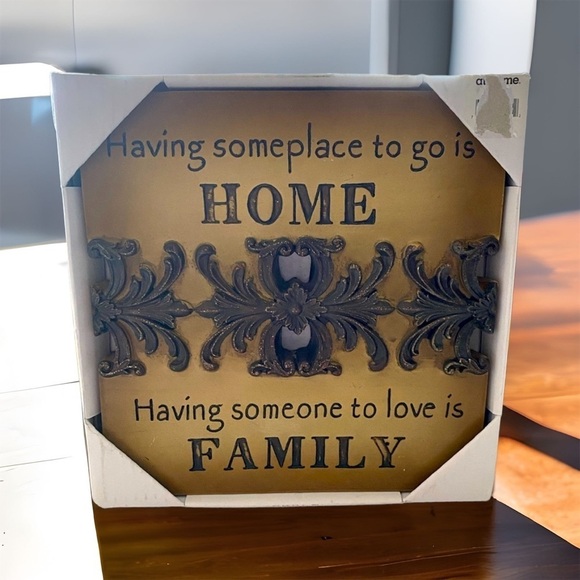 Home, Family wall hanging - Picture 1 of 3